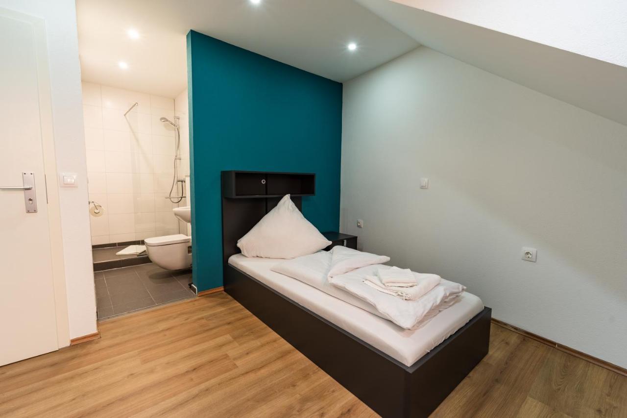 Henrys Sleeping Hostel Ulm Buitenkant foto